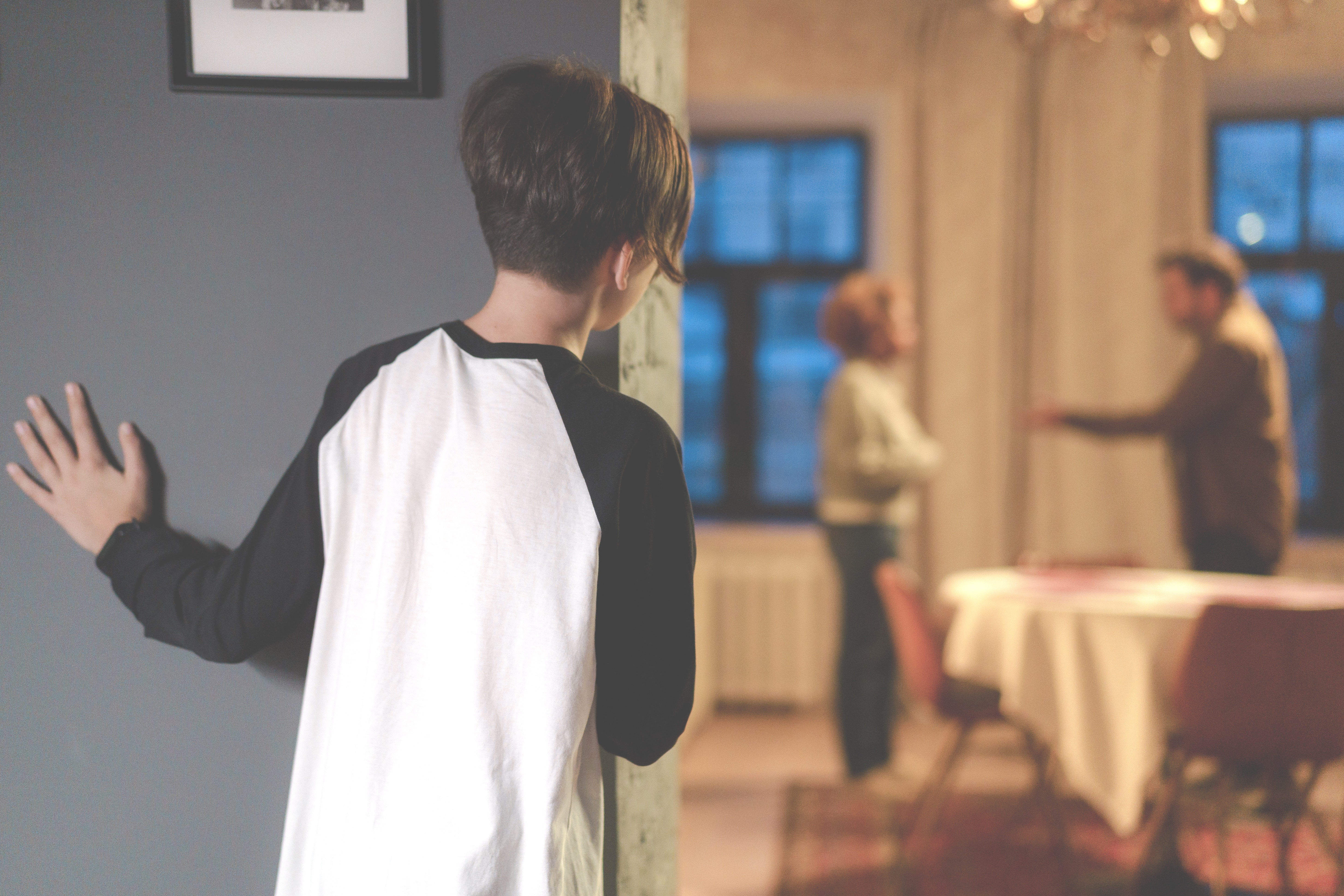 child watching parents fight